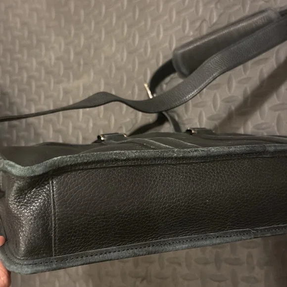 Levenger Black Leather Business Tote Notebook Briefcase Bag Documents Shoulder - Picture 5 of 11